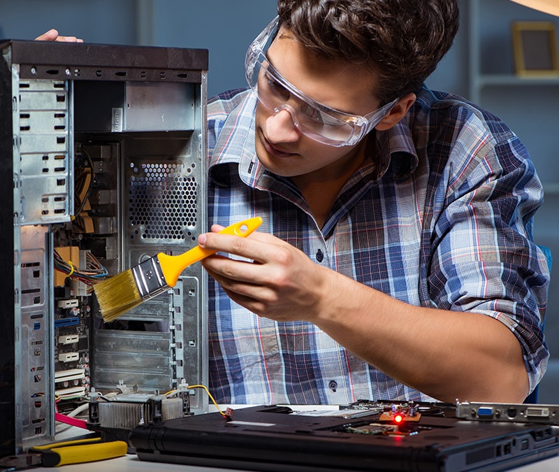 https://uk.norton.com/content/dam/blogs/images/norton/am/how-to-clean-pc-Hero.jpg