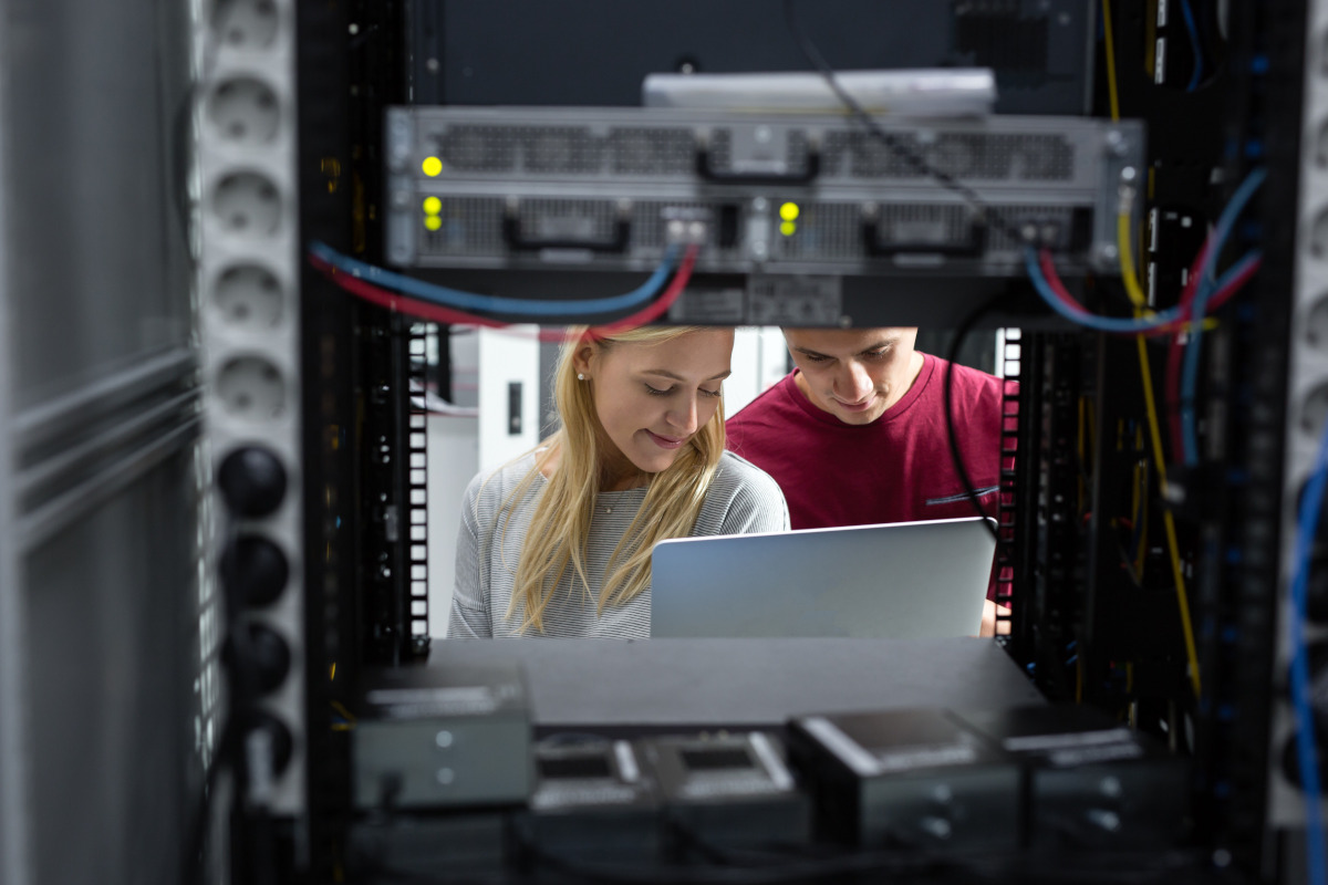 https://www.asktechnolink.com/images-content/blog/server.jpg